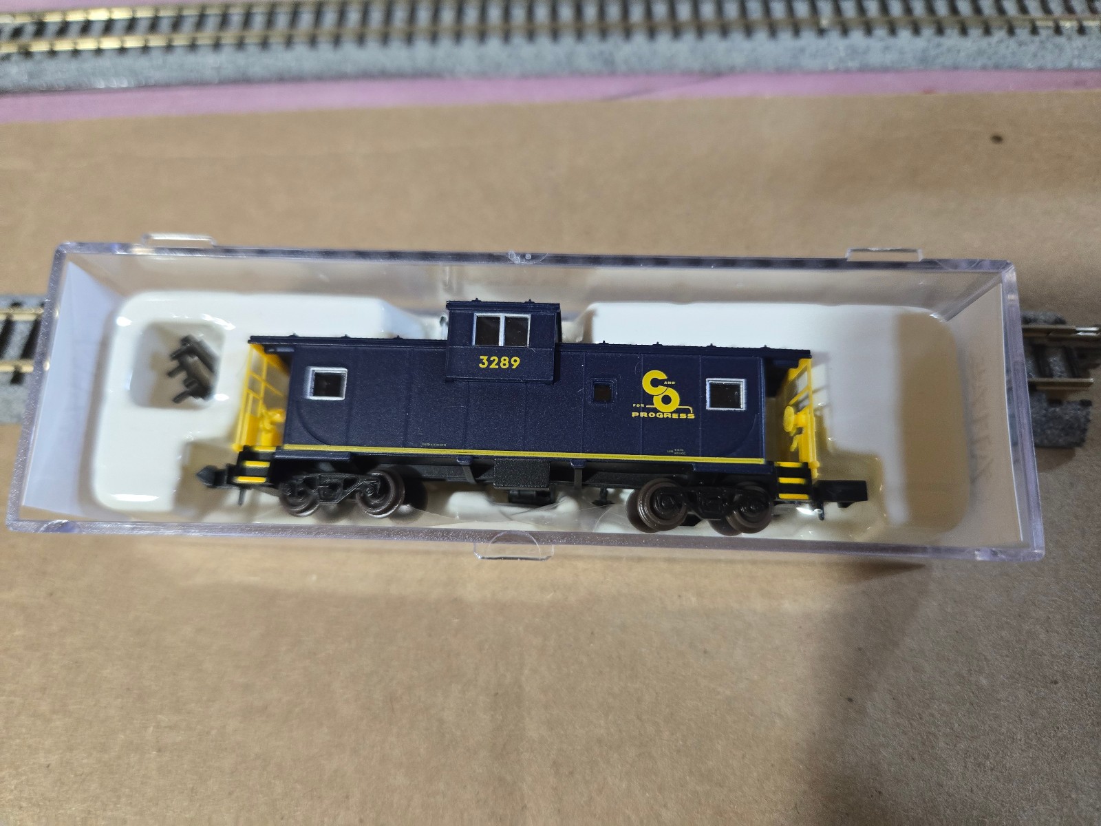 N Scale Chesapeake & Ohio 3289 Caboose Extended Wide Vision with box