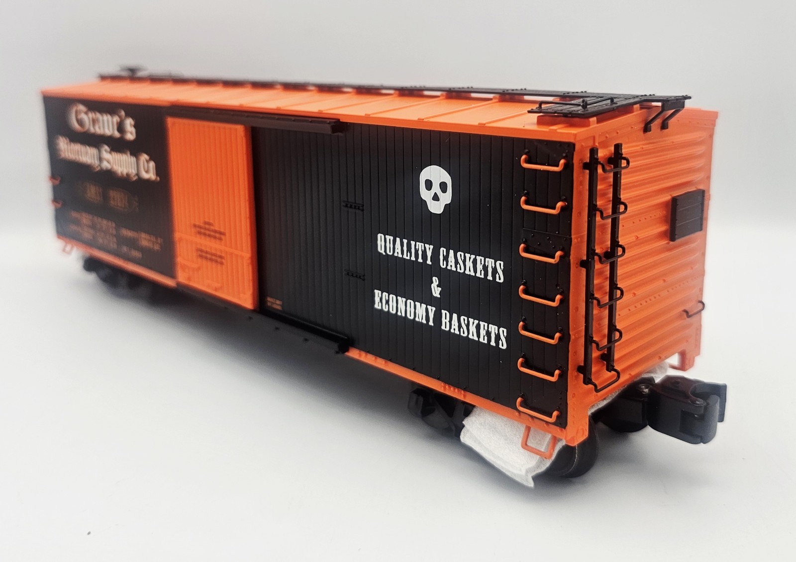 Lionel 6-27874 Grave’s Mortuary Supply Double Wood Sheathed Boxcar / NEW & RARE