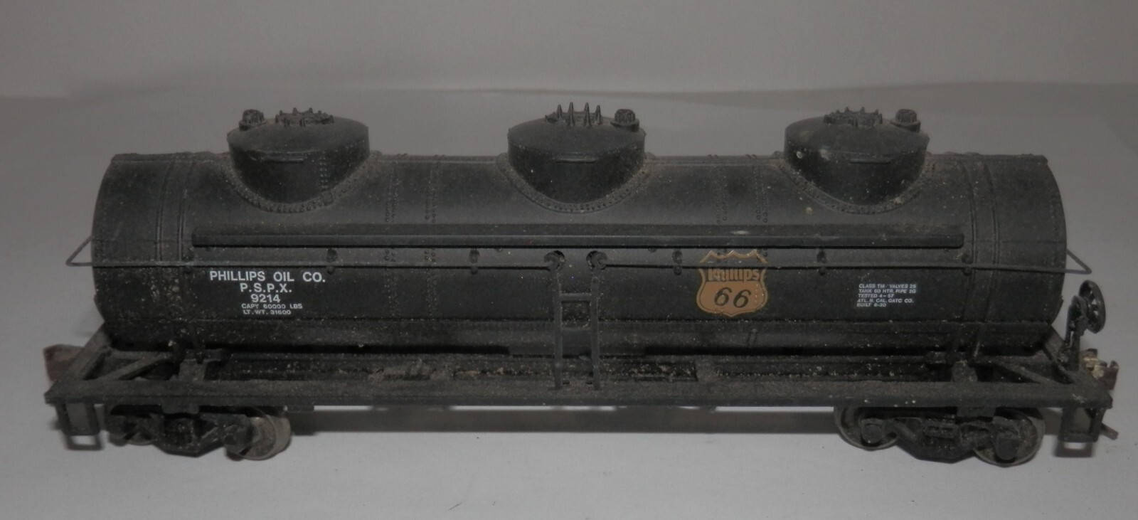 Bachmann HO Scale Phillips Oil Co 9214 3-Dome Tank Car w/ steel wheels & kadees