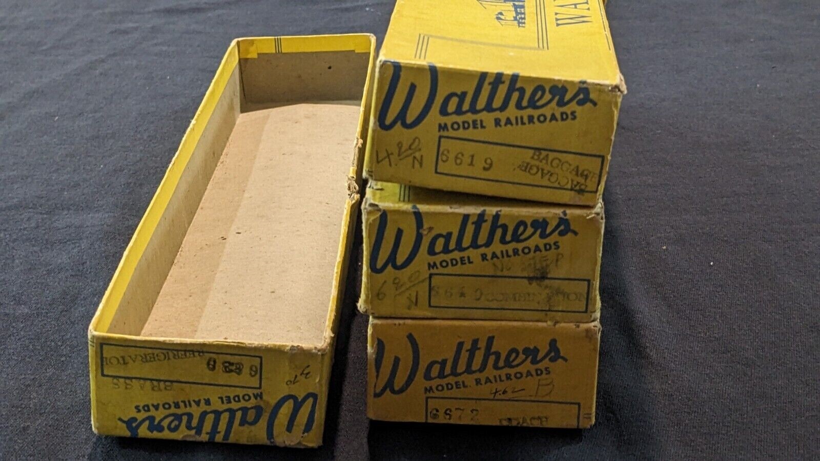 Walthers Models HO Kits: Baggage, Coach, & Reefer – Wood & Metal Train Kits
