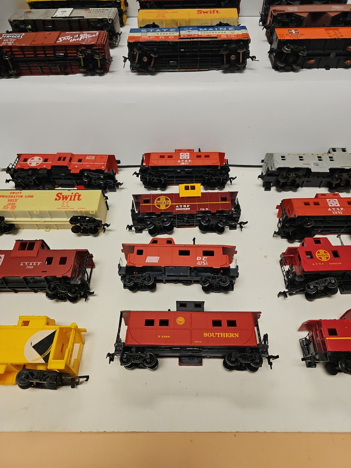 HO Scale Lot of 21 Mixed Caboose & Box Car, Tyco, Life-Like, Lima,Tri-ang More