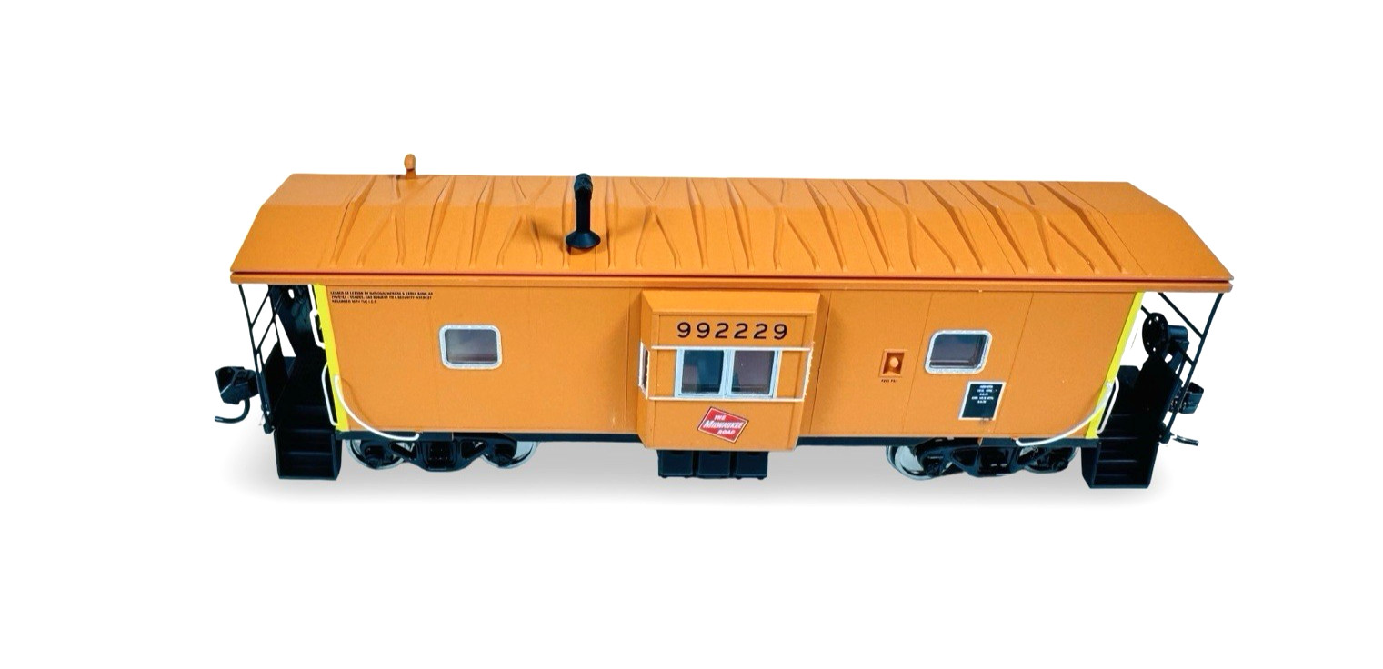 932-7632 Walthers HO 1/87 Milwaukee Road (#992229) Bay Window Caboose