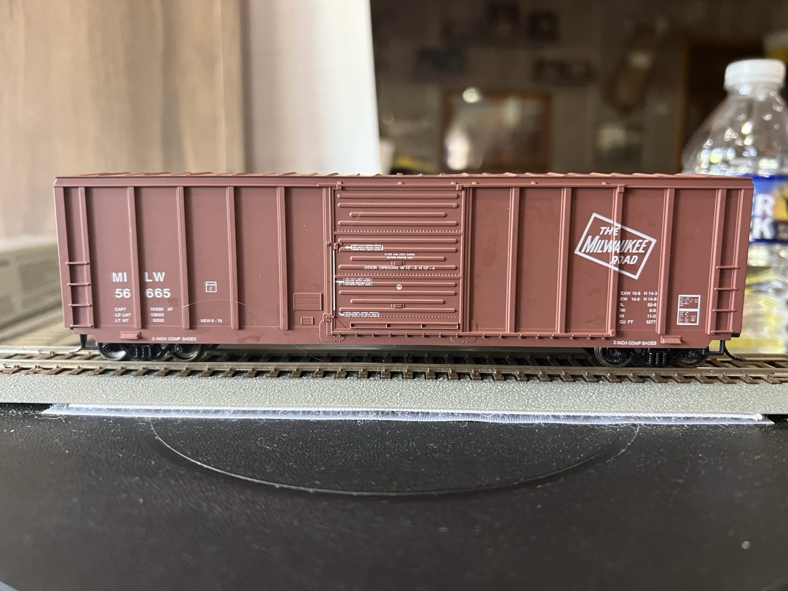 HO Scale Roundhouse assembled Milwaukee Road 50′ outside braced single door box