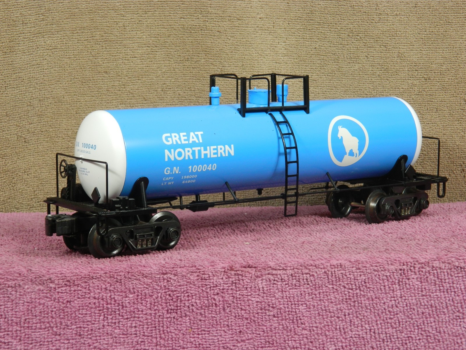 K-LINE GREAT NORTHERN SKY BLUE UNIBODY ALUMINUM TANK CAR O SCALE #K-90016 LNOB