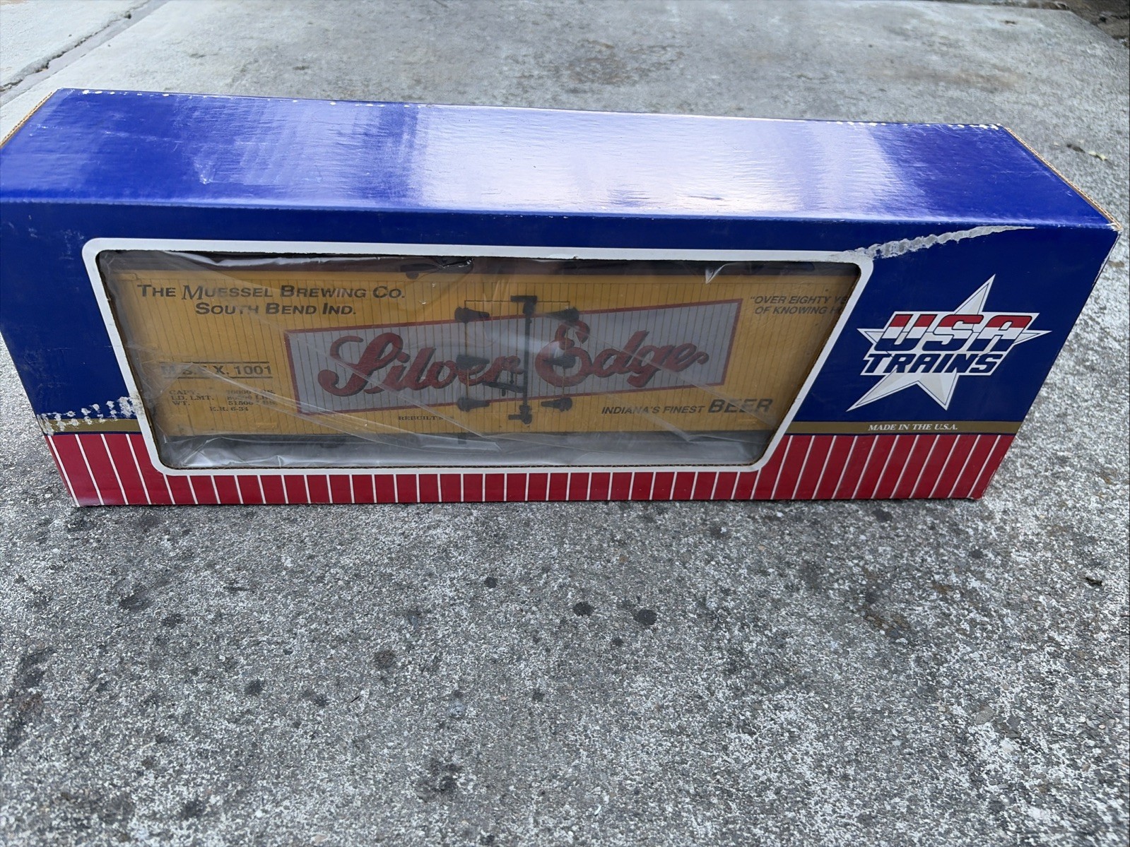 USA Trains R16040 G Scale Silver Edge Beer Reefer Boxcar with Box