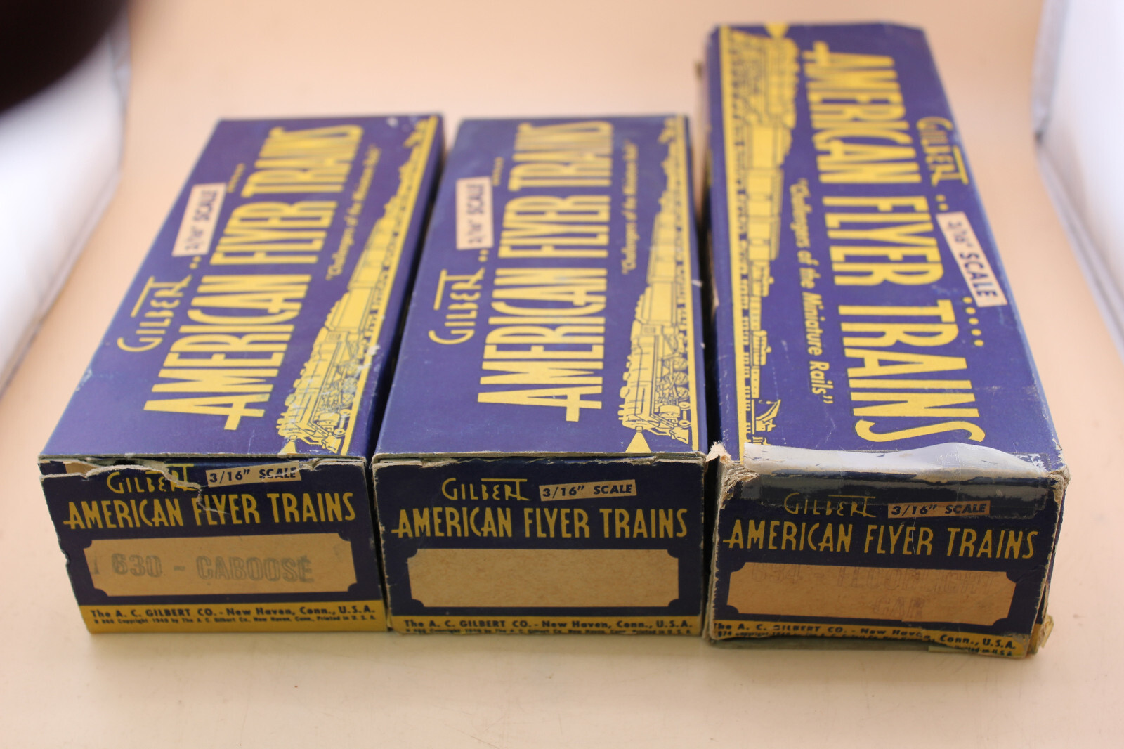4 AMERICAN FLYER S GAUGE FREIGHT CARS 634 SEARCH LIGHT, 716 SIDE DUMP, 629 630