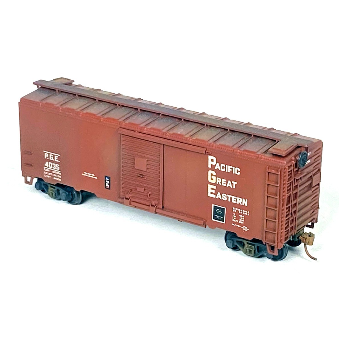 HO BEV-BEL — PACIFIC GREAT EASTERN 40′ BOX CAR 4035 — “USED & WEATHERED”