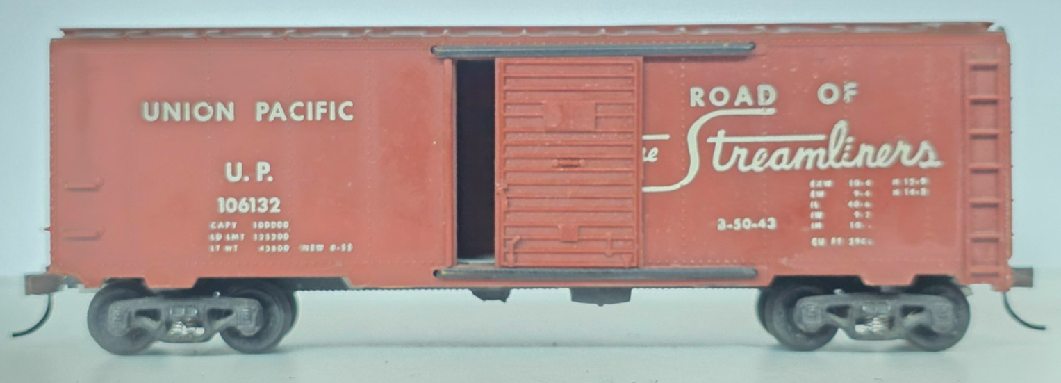 HO Scale 40′ Steel Single Door Boxcar Union Pacific Unknown Manufacter Kadee RTR