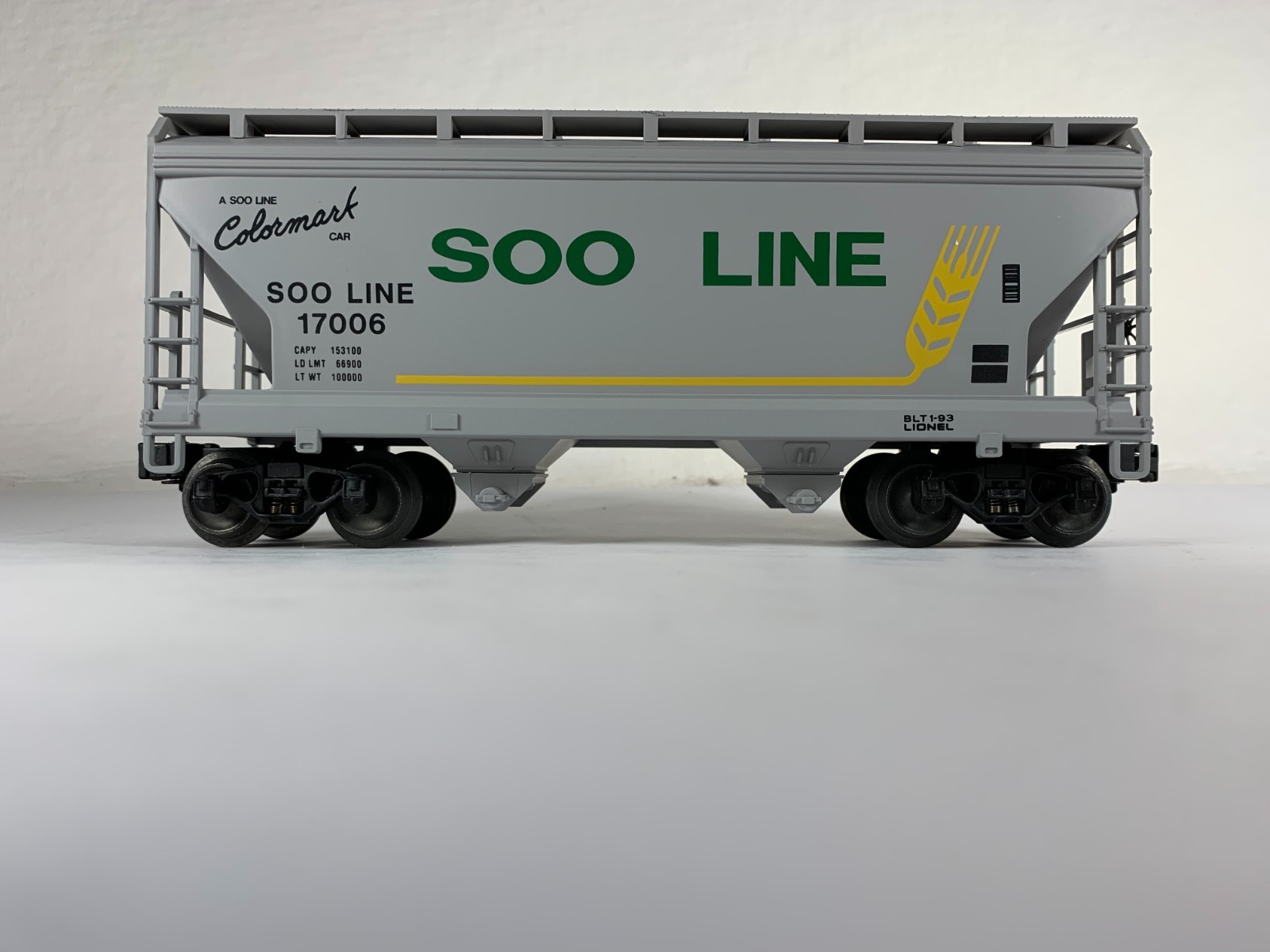 LIONEL 6-17006, SOO LINE ACF 2-BAY COVERED HOPPER, NIB (1993)