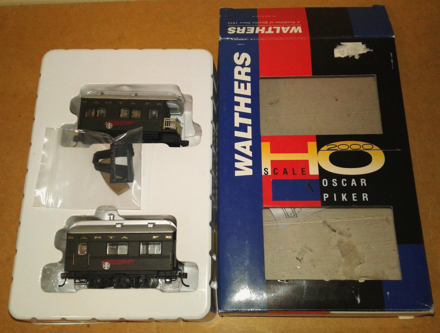 HO SCALE WALTHERS OSCAR & PIKER SET SANTA FE ATSF 932-36