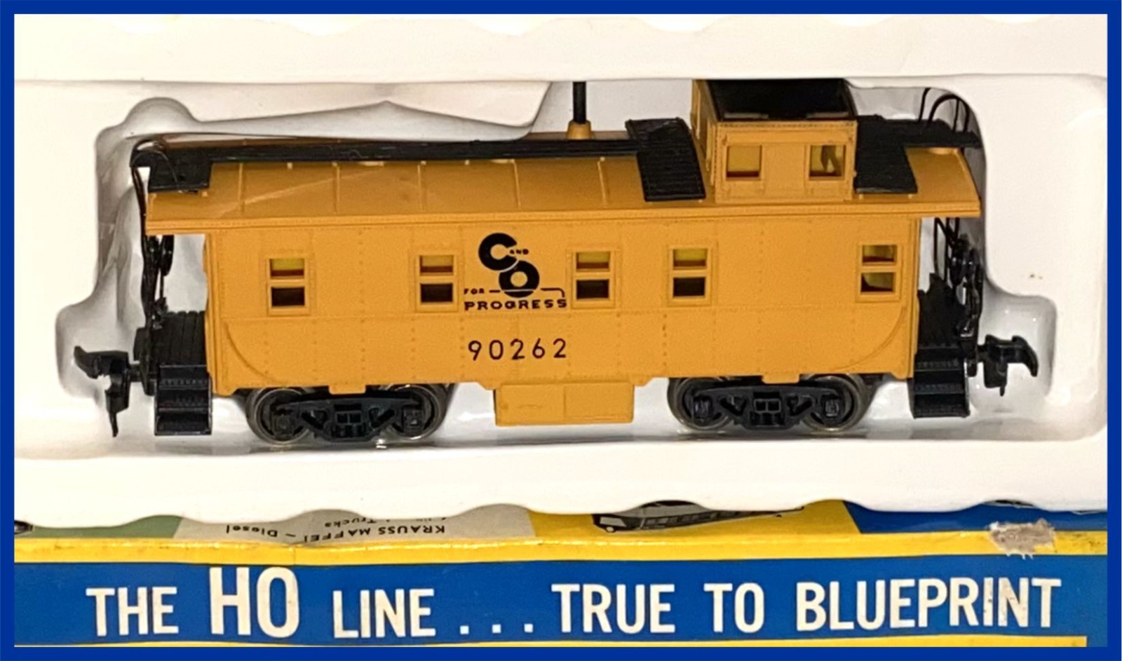 AHM _ HO SCALE _ #5347 _ C&O _ CABOOSE #90262 _ (MIB)