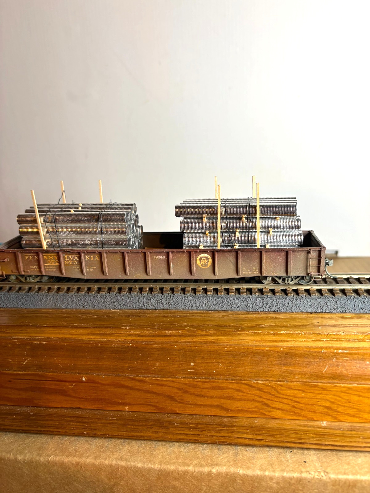 Brass Unknown P.R.R. 54′ Gondola Car #372975 w/Corregated Pipe Load H.O. 1:87