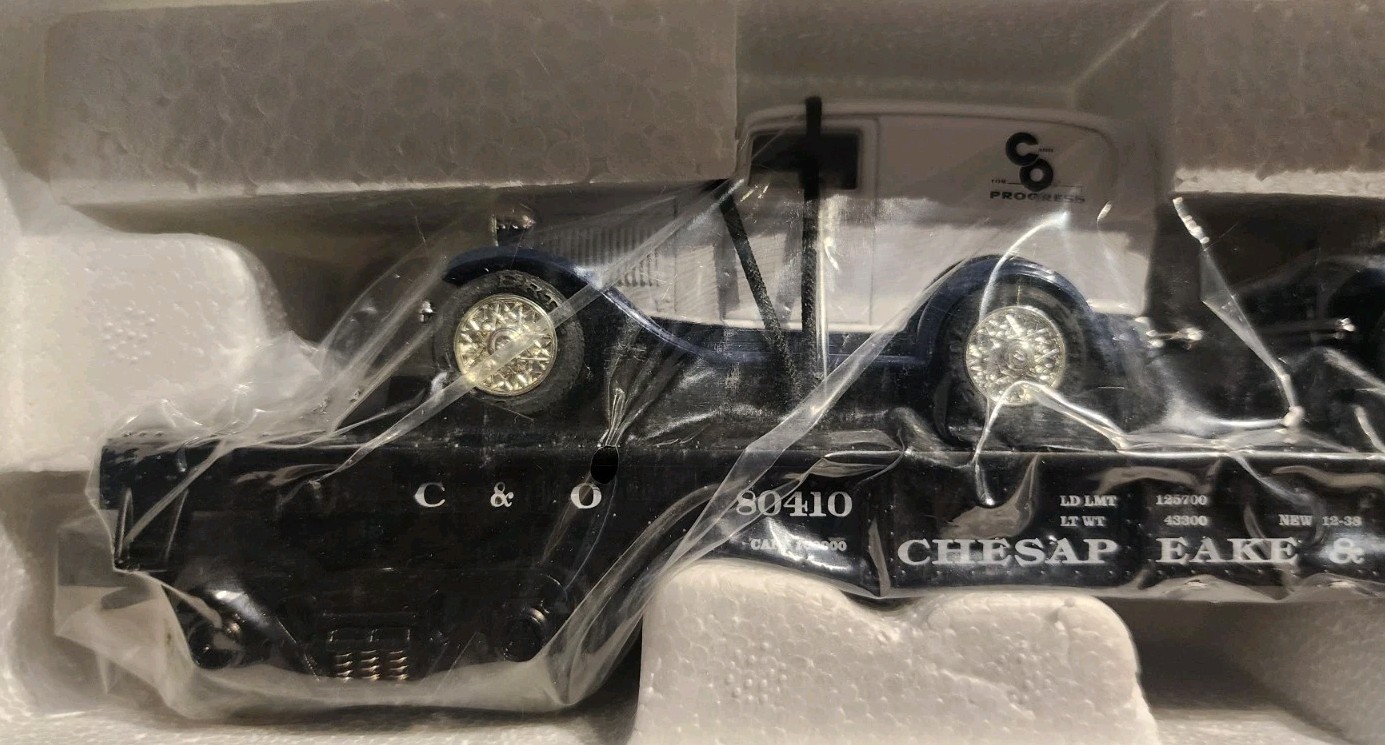 Railking By MTH O Scale Flat Car w/Ertl ’42 Panel Vans Chesapeake & Ohio #80410