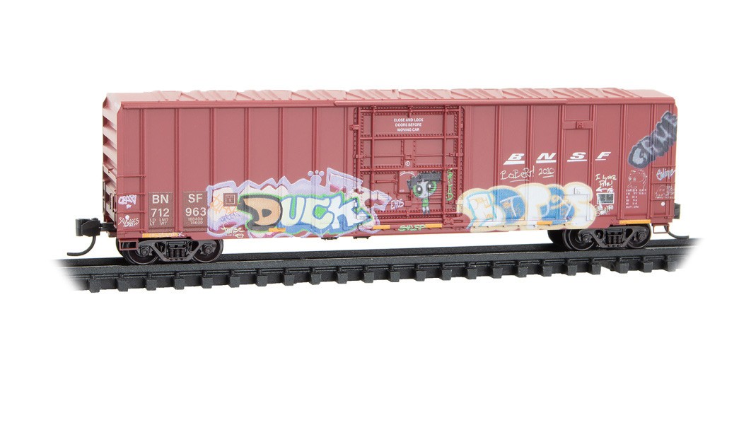 N Scale Micro-Trains 027 51 550 BNSF 50′ Rib Side Boxcar with Christmas Graffiti