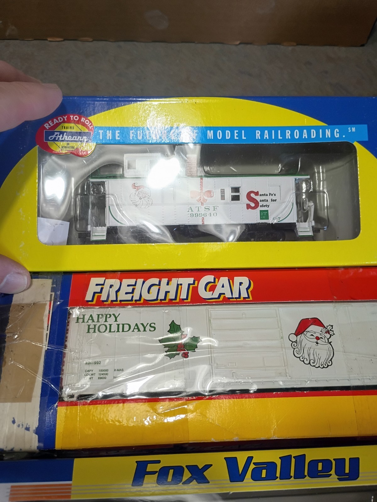 Holiday / Christmas HO Train 7pc lot box car in box’s Season greetings