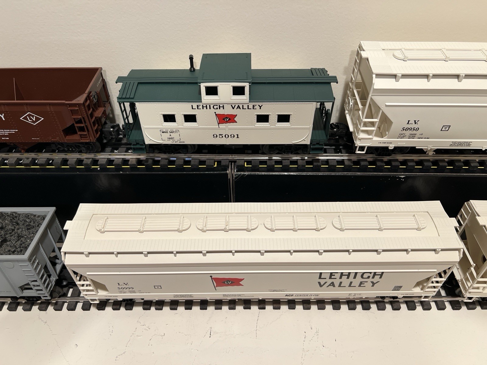 Six Hopper,caboose, And Coal Cars