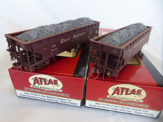 2 EA. ATLAS “STEAM ERA CLASSICS” #1164-4 GN HART BALLAST CARS W/HAND MADE LOADS