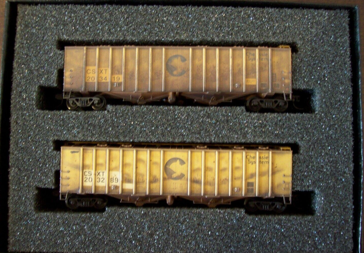 Micro-Trains C.S.X. / ex-Chessie Weathered 3 Bay Hopper 2 Pack #993-05-021