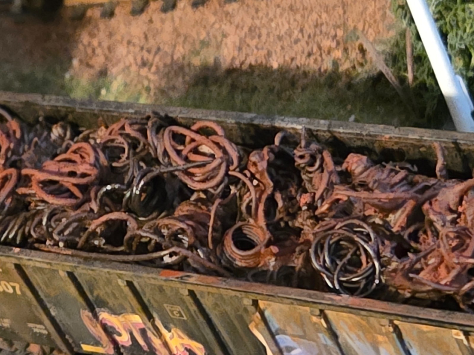 HO Scale Gondola Loads 1:87 Rustic Scrap Metal FX Hand-Painted — 1 Bag Fills 4