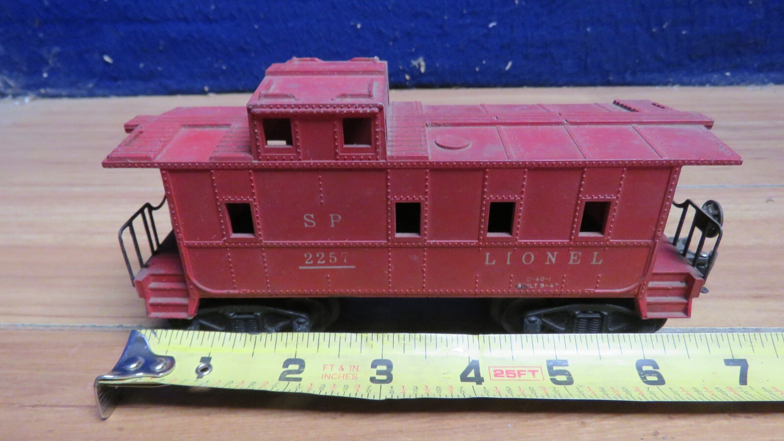 LIONEL SP #2257 POSTWAR CUPOLA CABOOSE O GAUGE NO BOX 624740