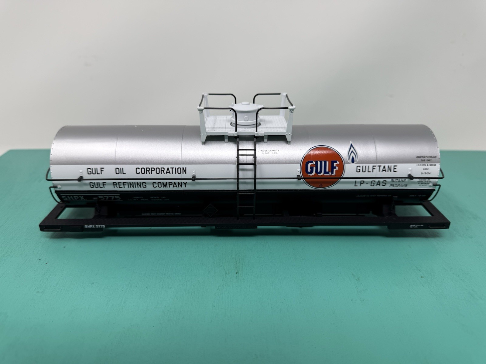 Atlas O TM 11k Gal Tank Car – No Trucks & Couplers- Gulf Gulftane