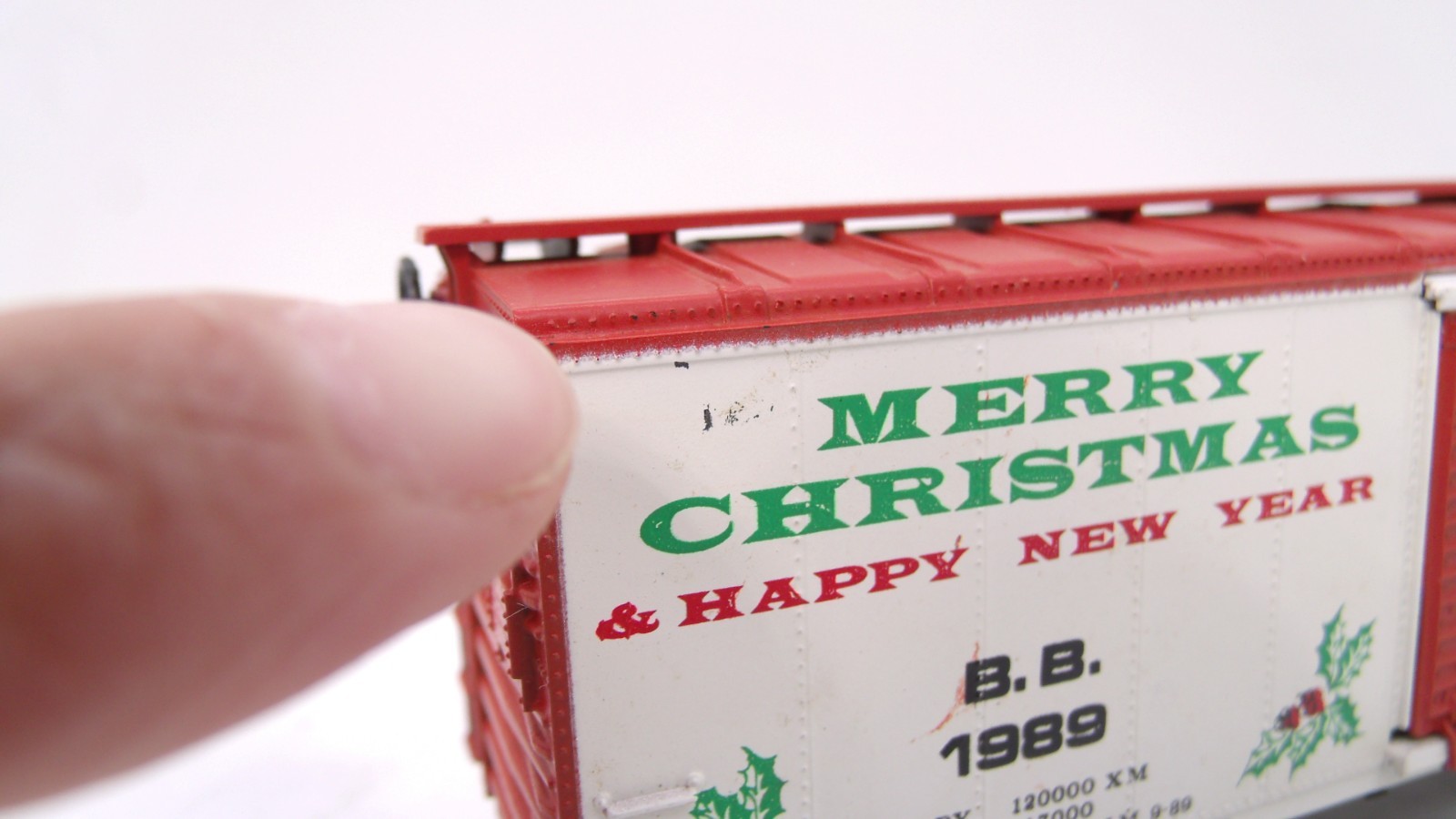 Athearn Bev-Bel HO Merry Christmas New Years 40 Train Box Car Red Ends Roof READ