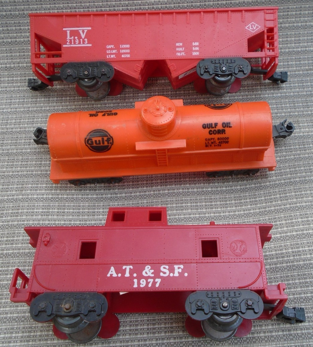 VINTAGE MARX SET OF 3 0-27 GAUGE 4 WHEEL FREIGHT CARS W/KNUCKLE COUPLERS