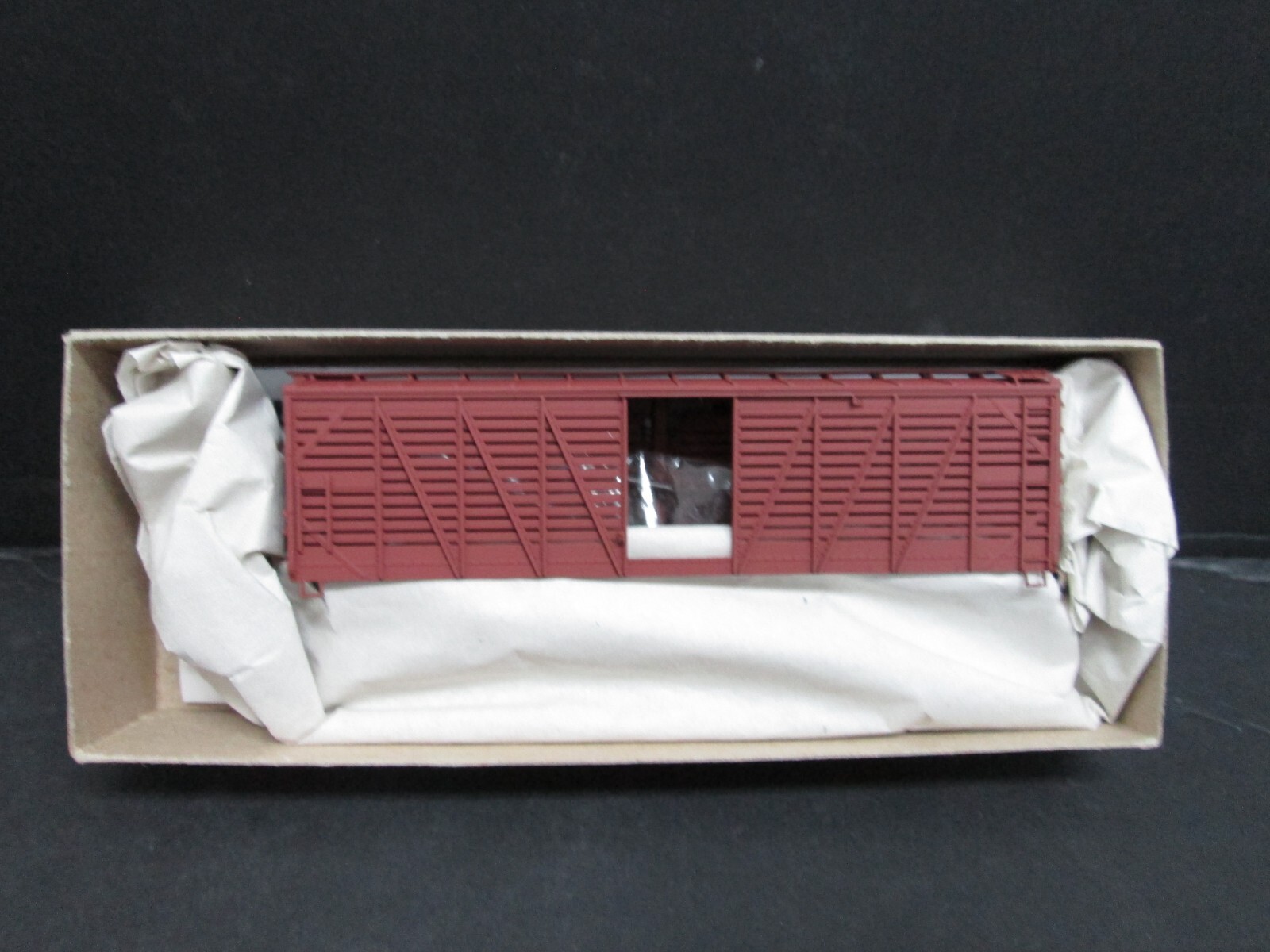 ACCURAIL #4711,1 HO SCALE C.P. 40′ WOOD STOCK CAR KIT NEW IN BOX M34