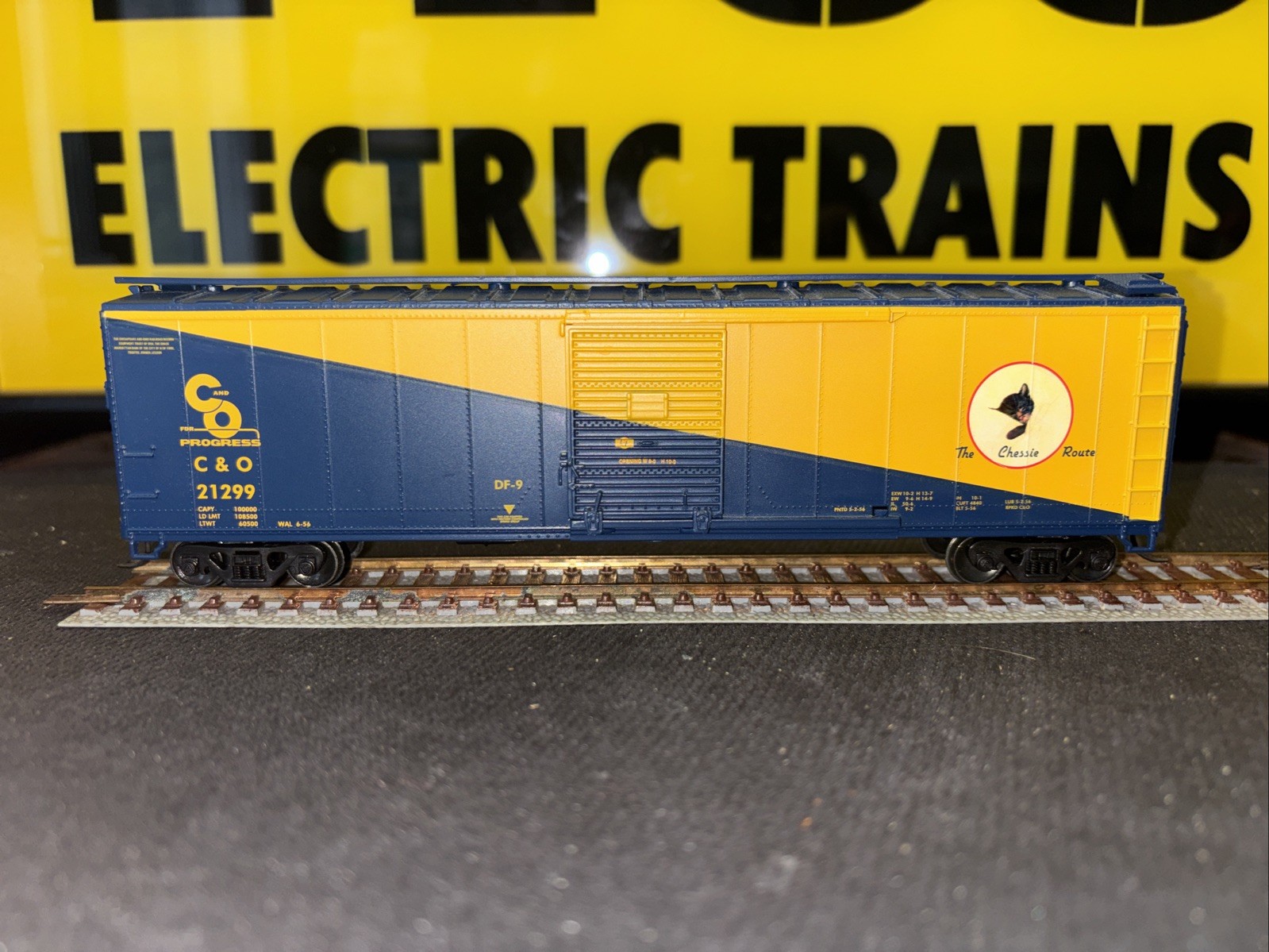 Athearn HO Scale C&O Chessie 21299 50’ Box Car, All Steps, “Sleepy Kitty”