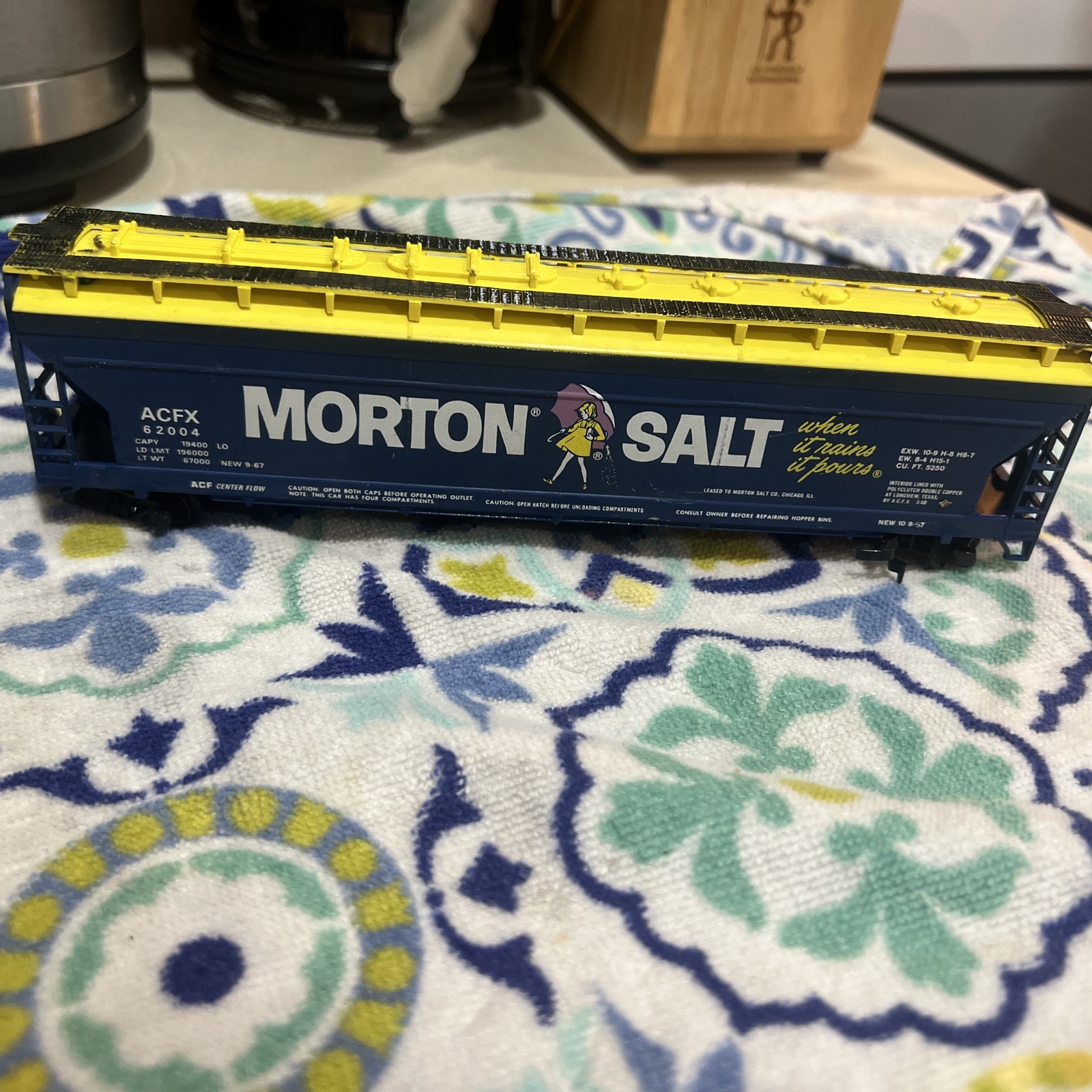 TYCO 61′ Center Flow Hopper Car Morton Salt Rd ACFX 62004 HO Scale Hong Kong VTG