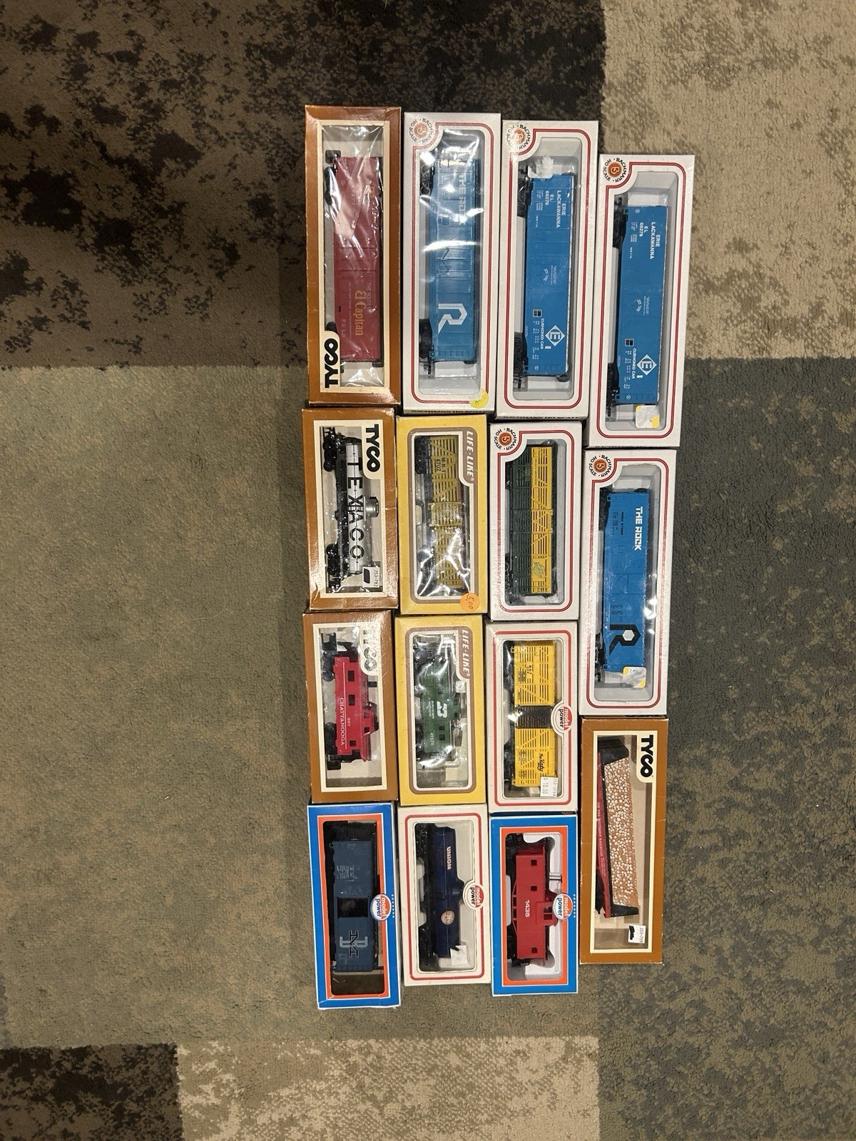 Bachmann TYCO Life-Like Model Power HO Freight Car Lot of (15) read description