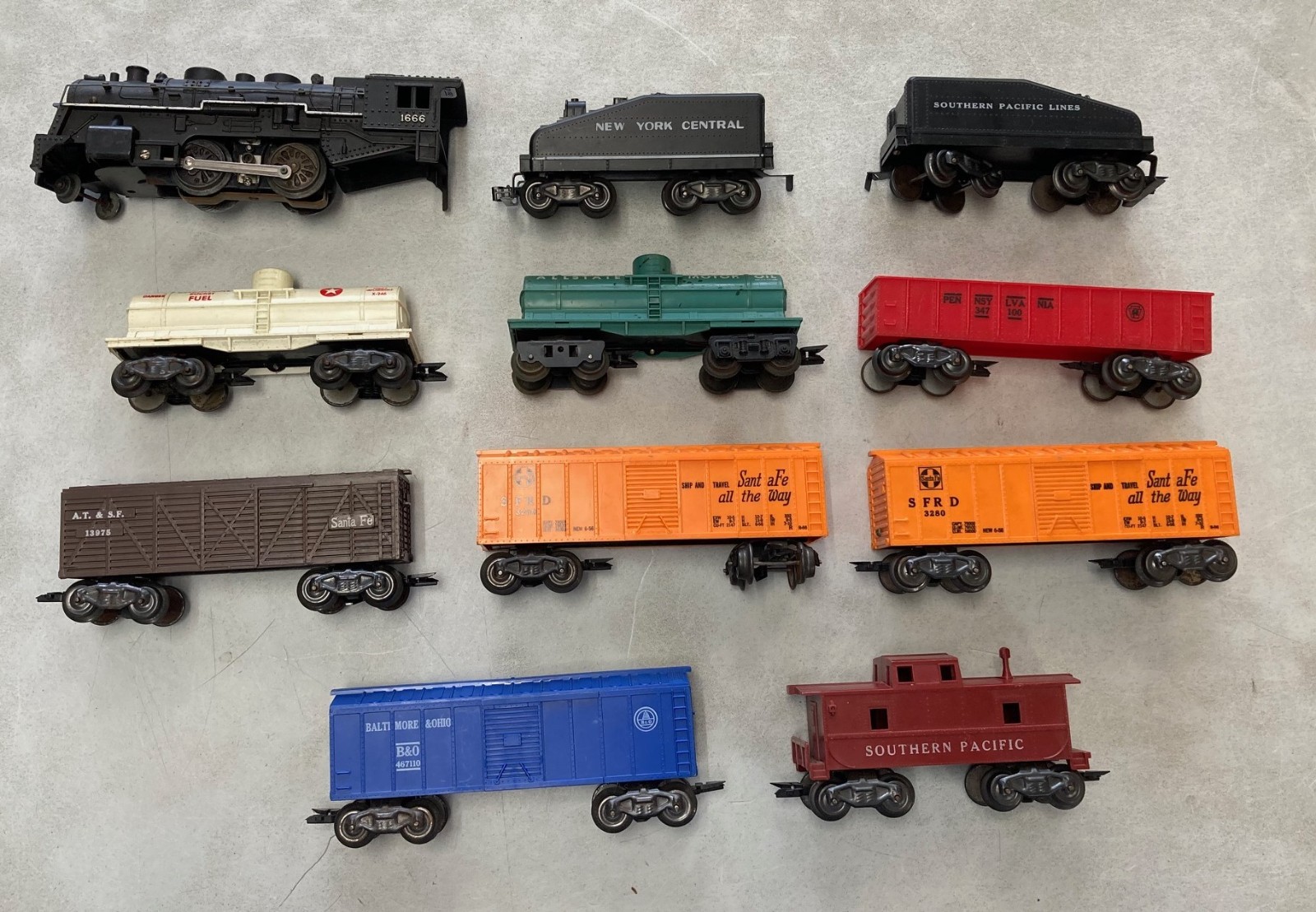 Marx Plastic O Gauge Locomotive + Freight Cars Lot (11 Total)