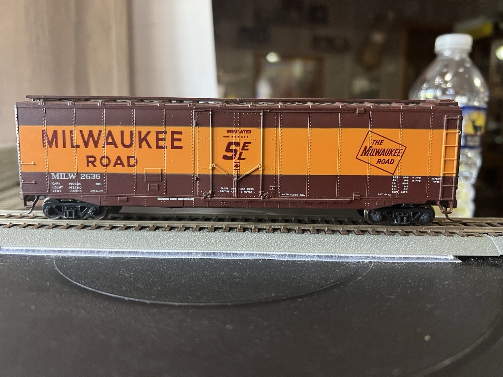 HO Scale Athearn assembled blue box Milwakee Road 50′ plug door box car