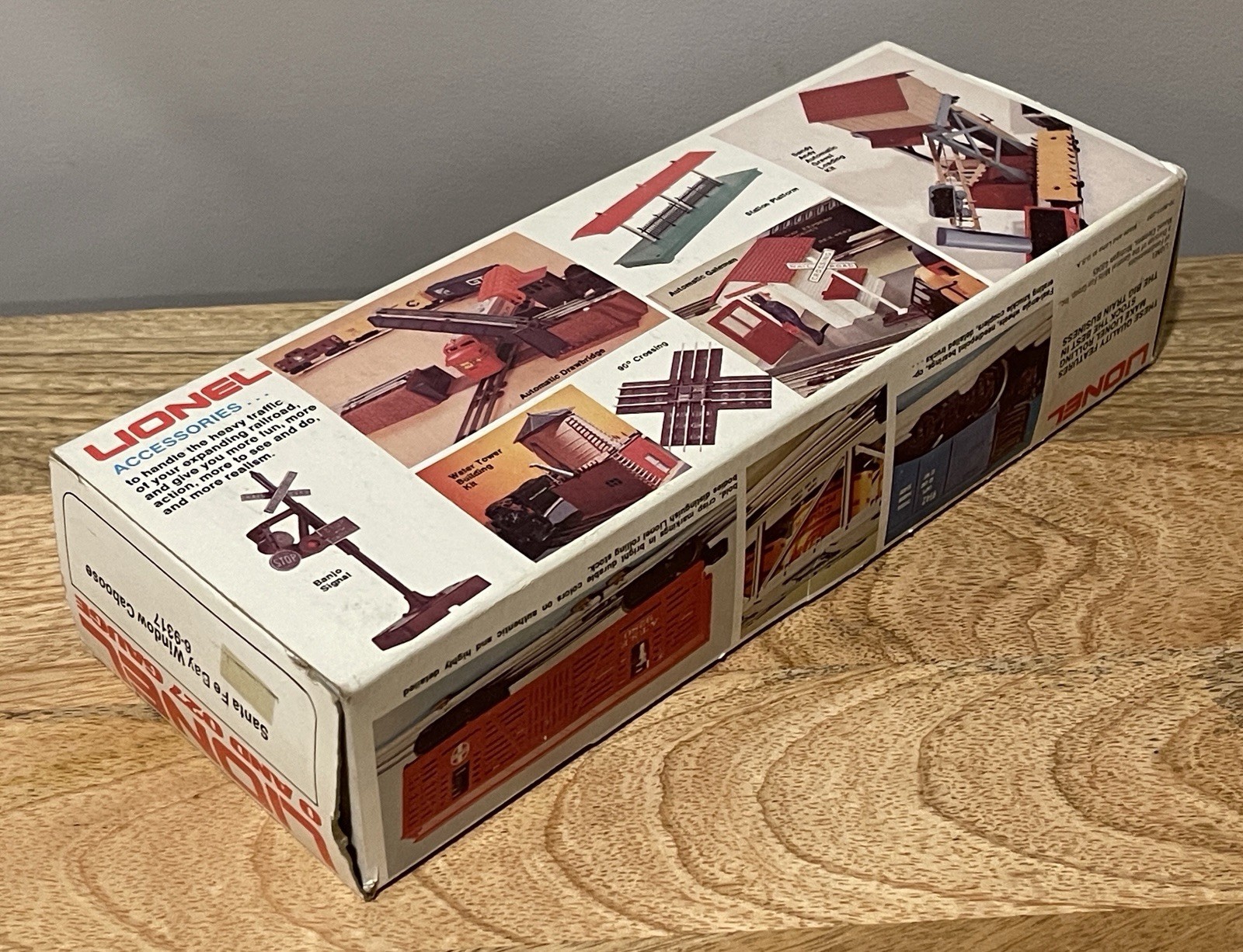 Lionel O & 027 Gauge A.T.S.F. Fright Carrier Caboose 6-9323.