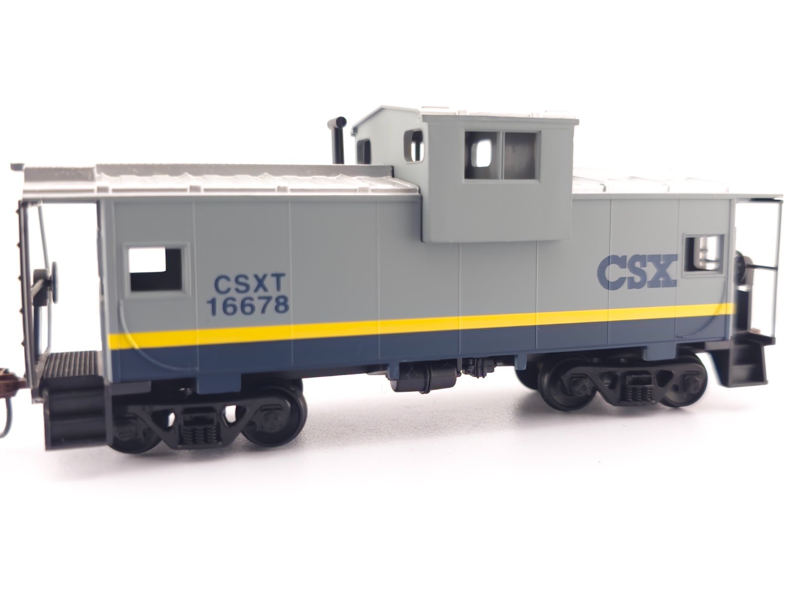 Walthers HO Scale CSX Extended Vision Caboose CSXT 16678 Model Train Car