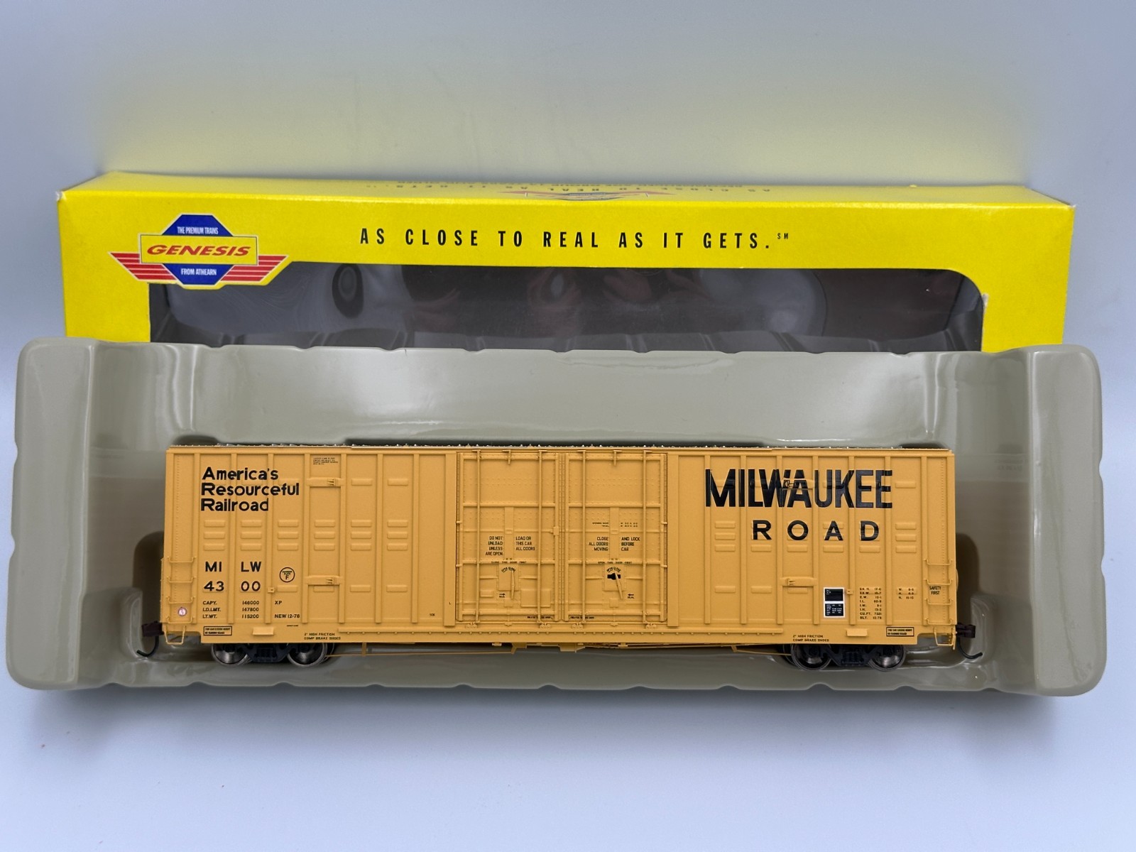 Athearn Genesis Milwaukee Road MILW 4300 60′ Berwick Double Door Box Car G4013