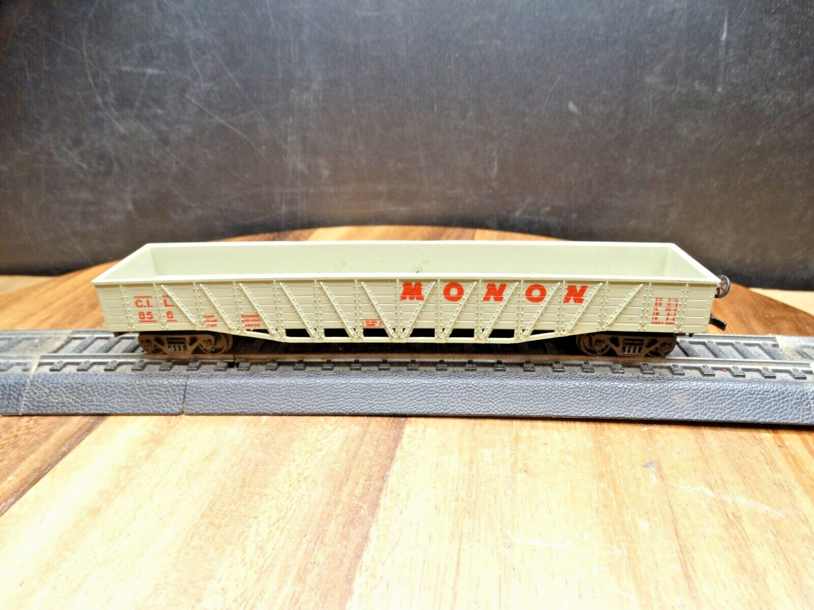 AHM HO Scale 40′ Monon C.J.L. 856 Exterior Braced Gondola