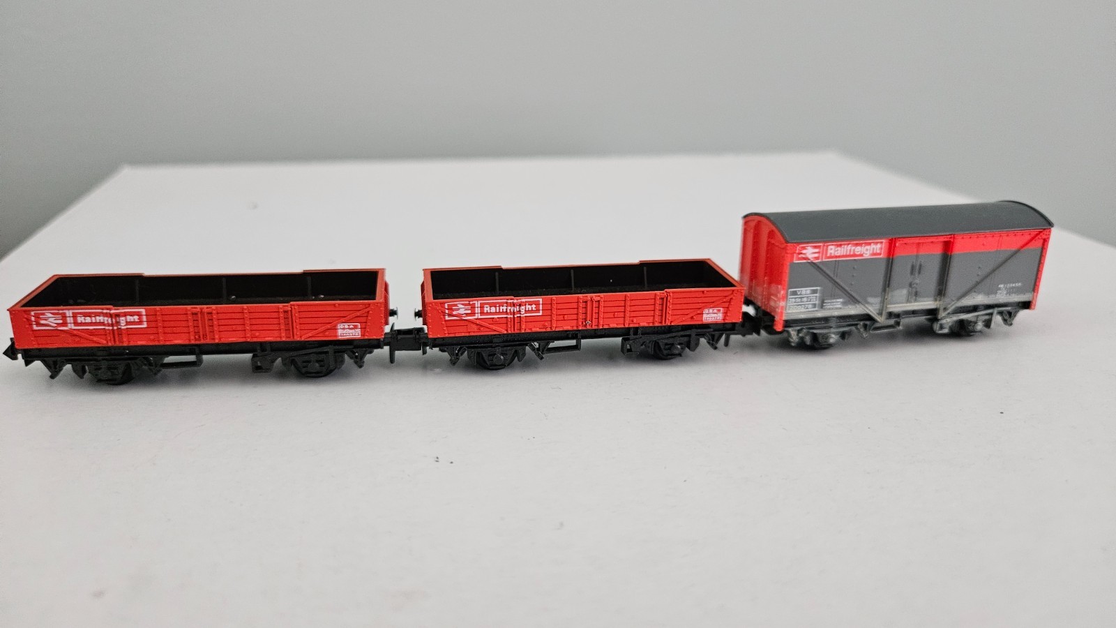 N Gauge Peco British Railfreight Tube and Box Wagon lot of 3