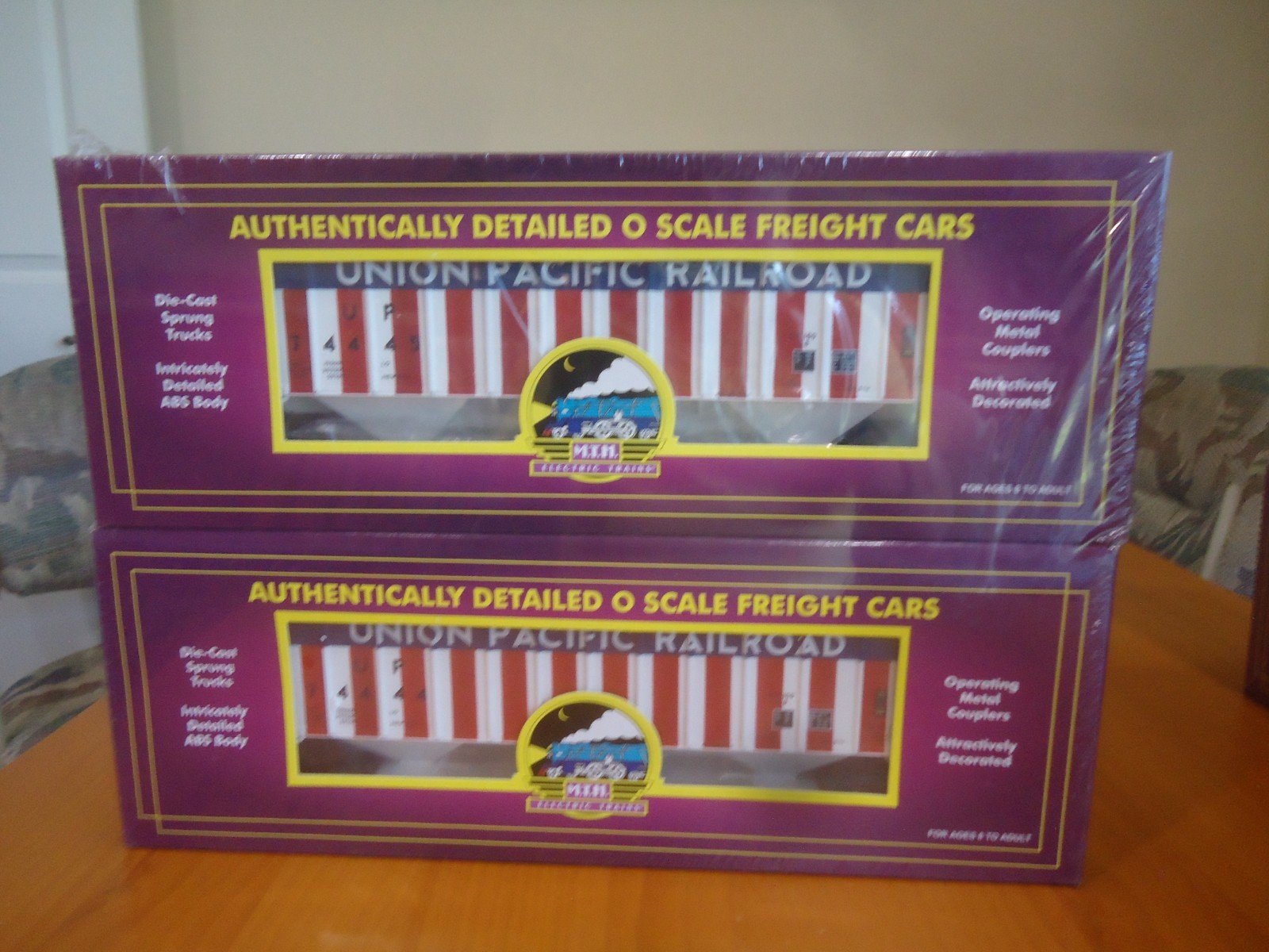 MTH O Scale Union Pacific Patriotic High-Sided Hopper Car (2) Pack 20-97142
