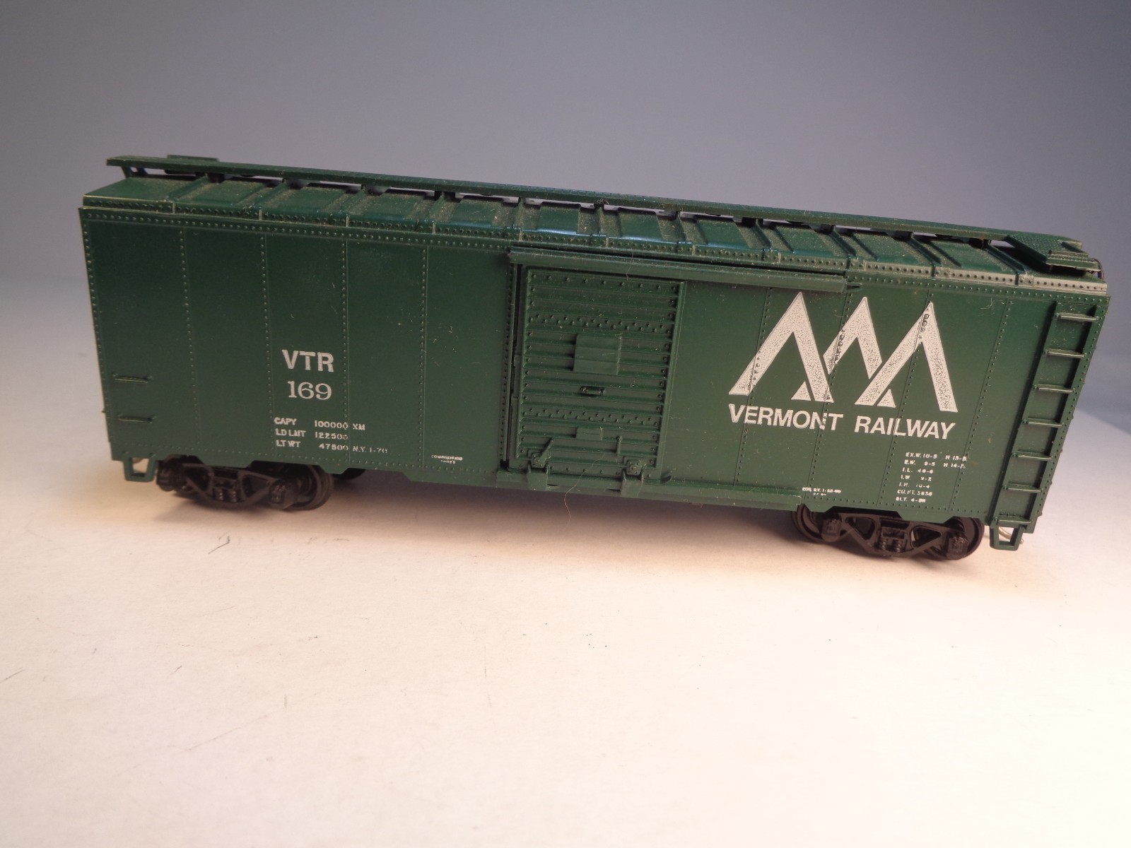HO Scale Athearn Vermont Railway Box Car VTR #169