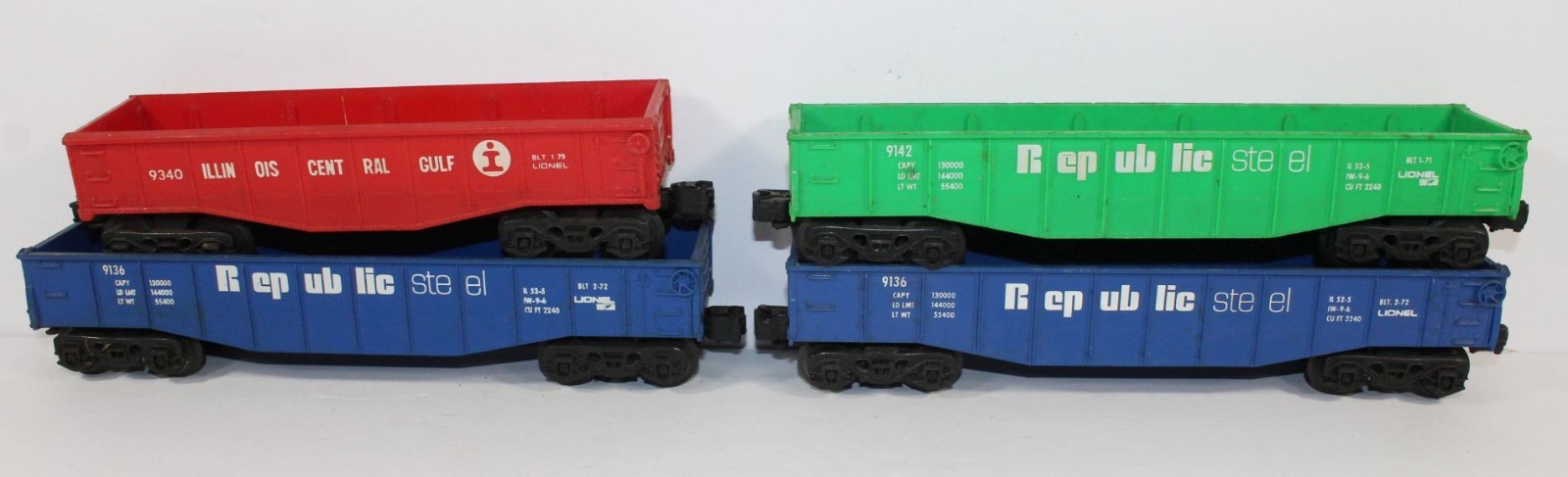 2 Lionel 9136 blue O Gauge Republic Steel Gondola 1-9142 green & 1-9340 red 4 pc