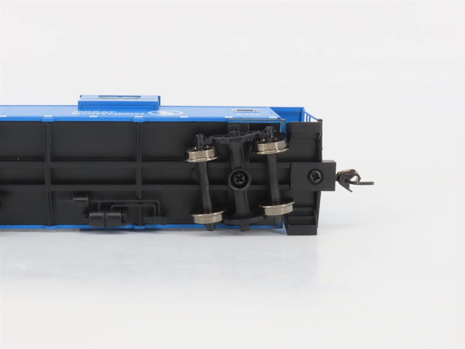 HO Walthers Mainline 910-8716 GN Big Sky Blue Int’l Extended Wide Vision Caboose
