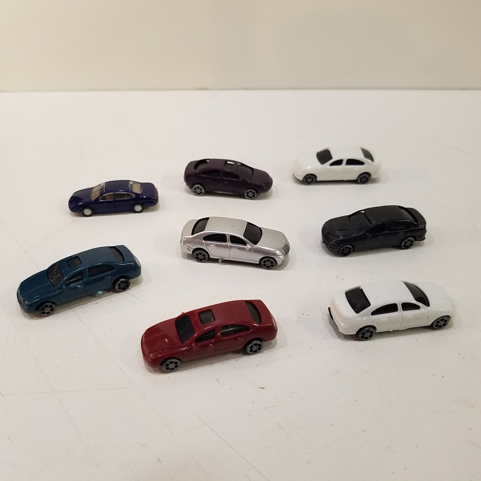 N scale Kato automobiles in a lot of 8 – mix of colors. Multiple lots available.