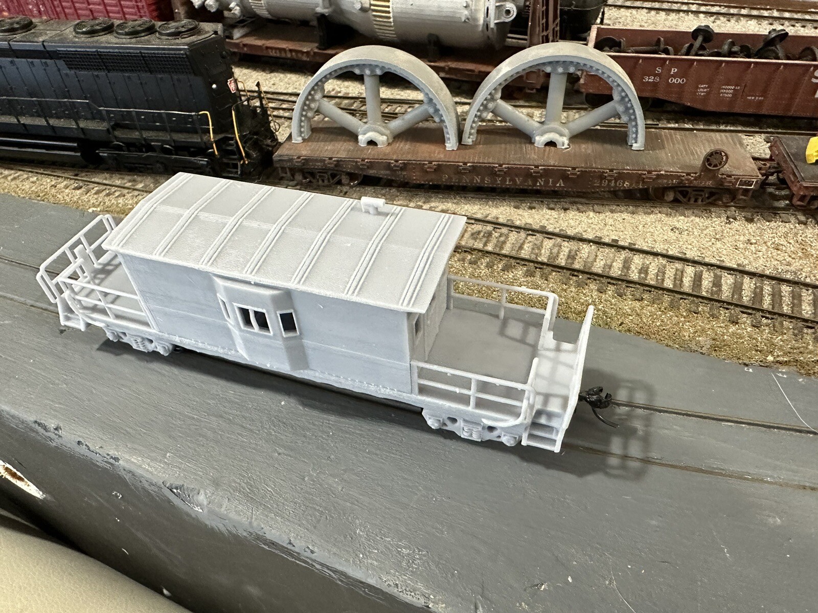 HO TRANSFER CABOOSE SHORT BODY BAY WINDOW SHORT ROOF