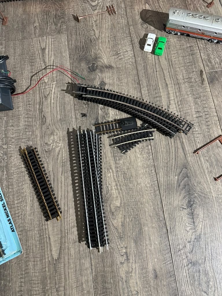 Tyco Santa Fe 72 Ho Scale Train Set Read