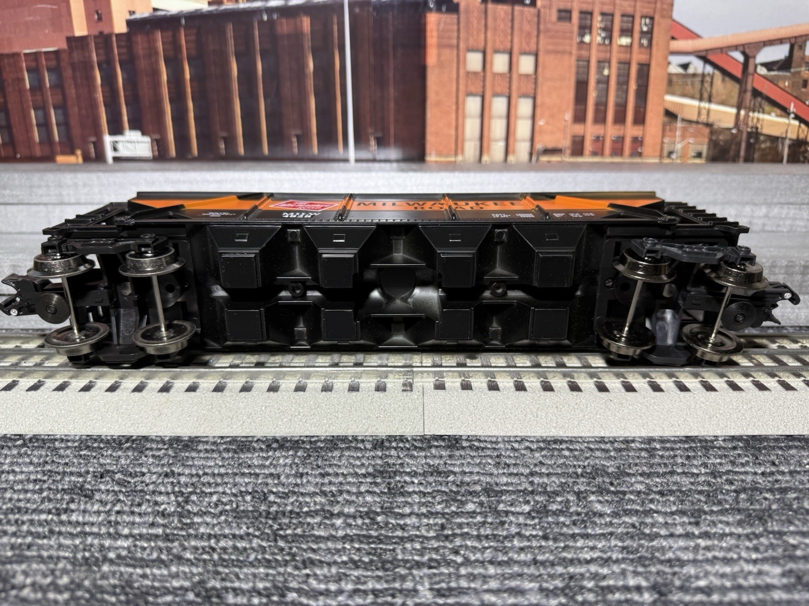 Menards #279-8948 & 279-4418 – Milwaukee Road Coal Hopper & Weathered Boxcar Set