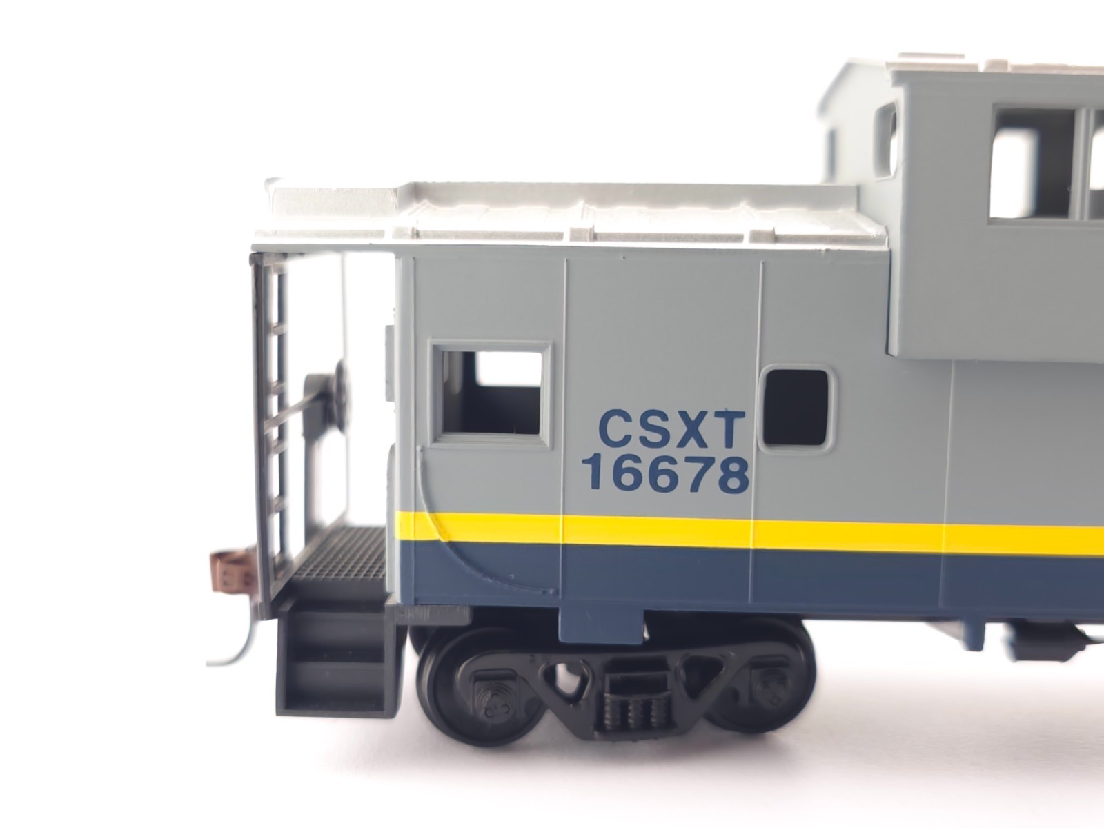 Walthers HO Scale CSX Extended Vision Caboose CSXT 16678 Model Train Car