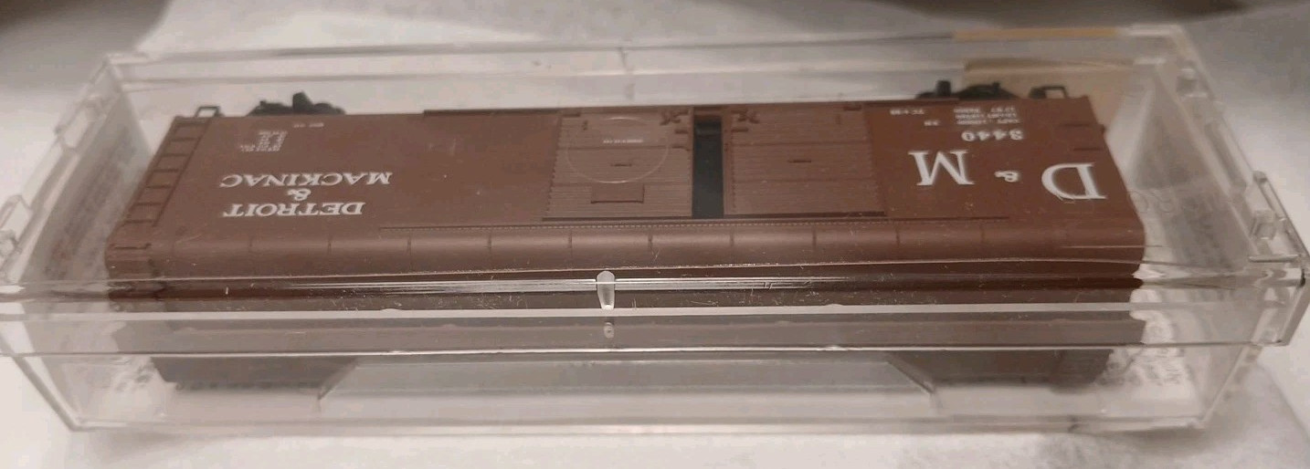 /79030/D&M 3440 Detroit & Mackinac 50′ Wagon Top Box Car Double Doors 2000