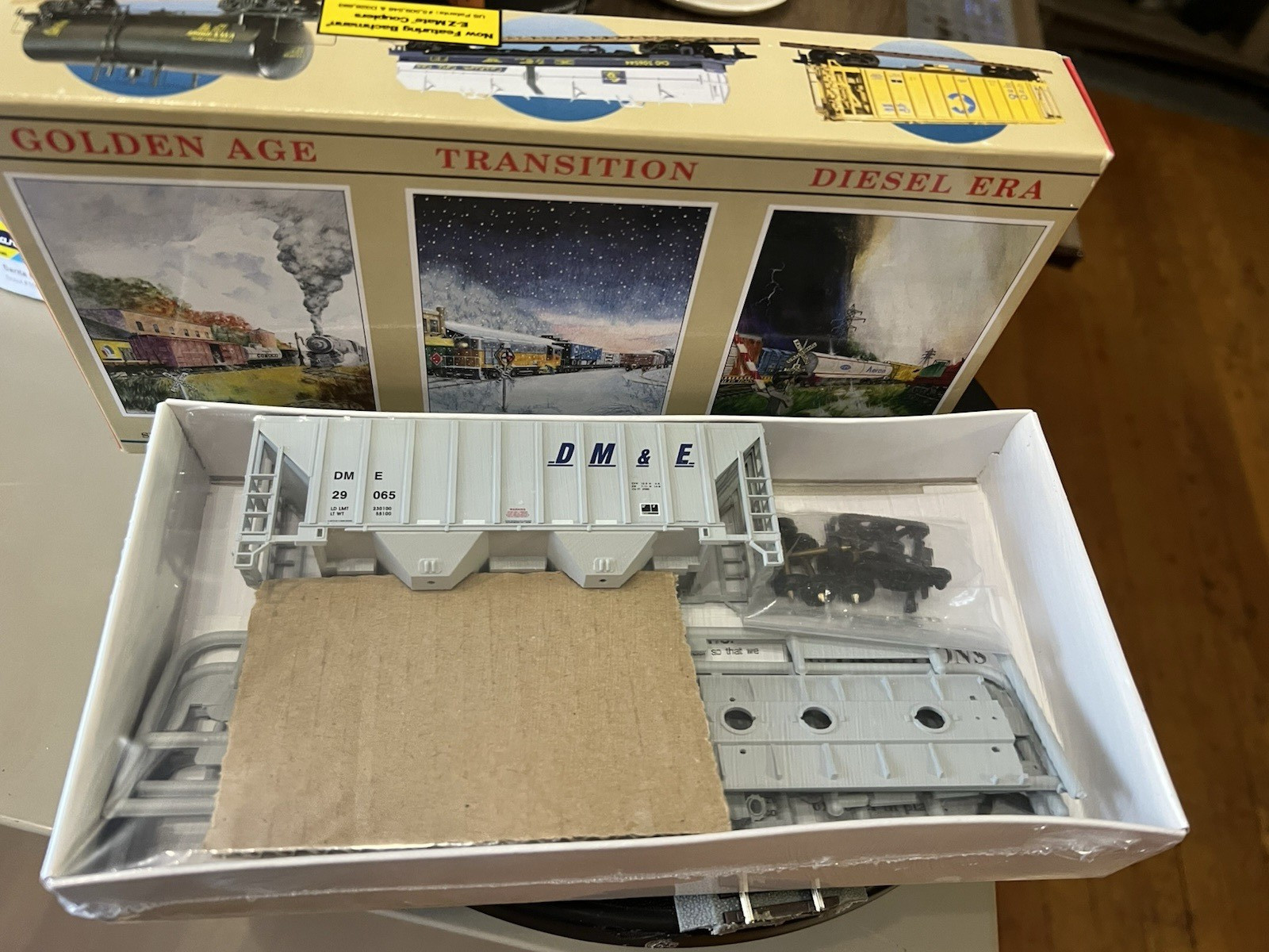 HO Scale Walthers #932-5411 ubassembled Dakota Minnesota & Eastern Cement Hopper