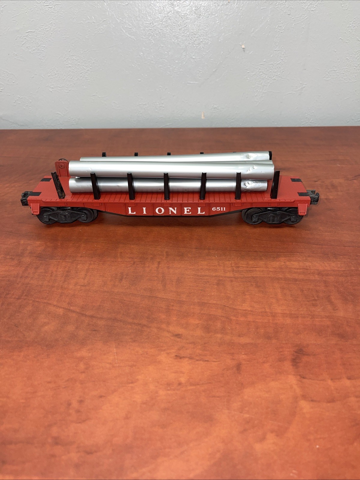 LIONEL TRAINS PWC 6511 FLAT CAR W/PIPES – 0/027- Needs A Truck